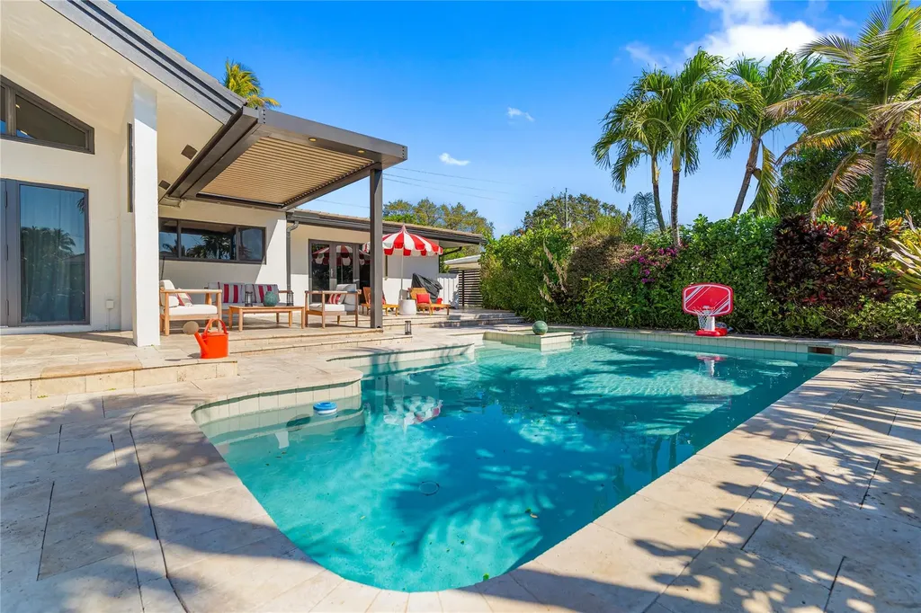 2430 NE 49th Street Lighthouse Point FL 33064