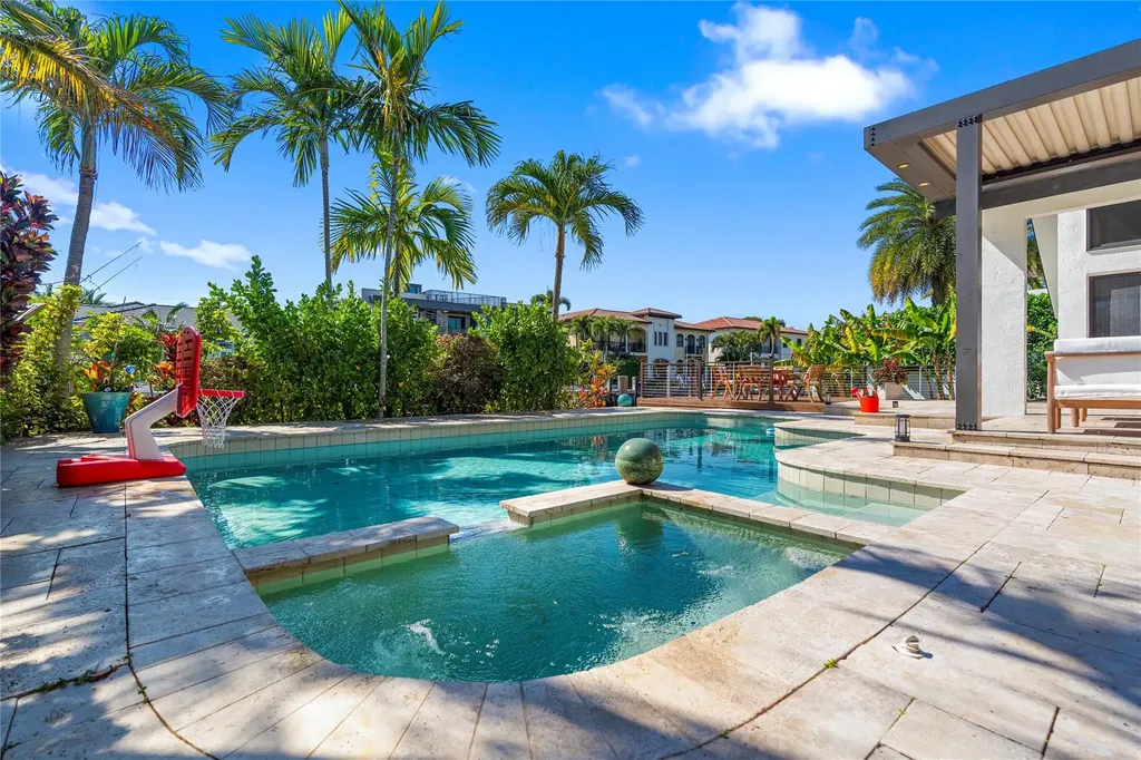 2430 NE 49th Street Lighthouse Point FL 33064