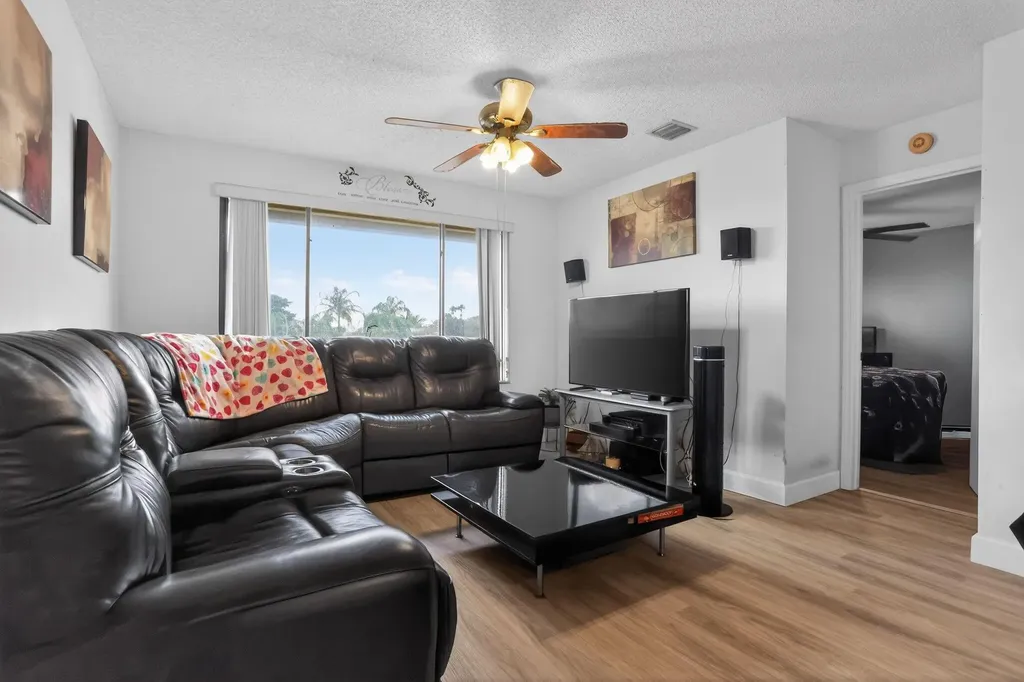 11477 NW 39th Court Coral Springs FL 33065
