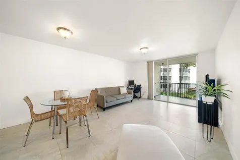 8225 Lake Drive Doral FL 33166