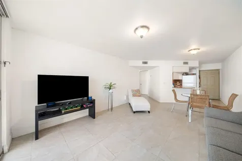 8225 Lake Drive Doral FL 33166