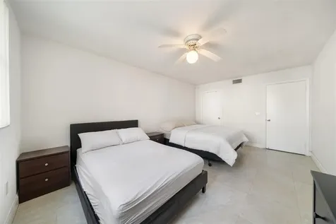 8225 Lake Drive Doral FL 33166