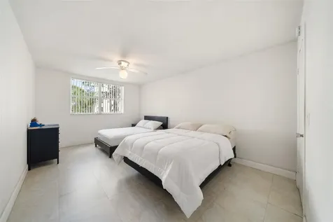 8225 Lake Drive Doral FL 33166
