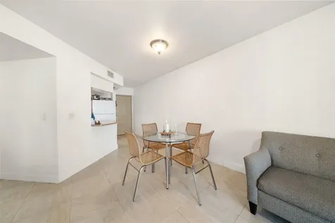 8225 Lake Drive Doral FL 33166