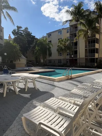 8225 Lake Drive Doral FL 33166
