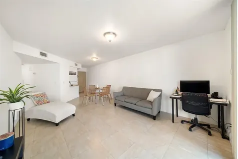 8225 Lake Drive Doral FL 33166