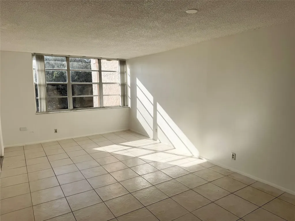 9400 Live Oak Place Davie FL 33324