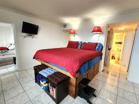 4400 Hillcrest Drive Hollywood FL 33021