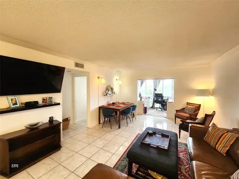 4400 Hillcrest Drive Hollywood FL 33021