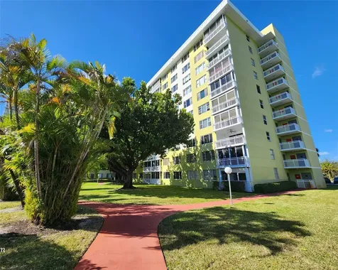 4400 Hillcrest Drive Hollywood FL 33021