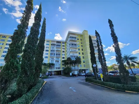 4400 Hillcrest Drive Hollywood FL 33021