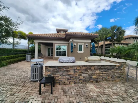 4400 Hillcrest Drive Hollywood FL 33021