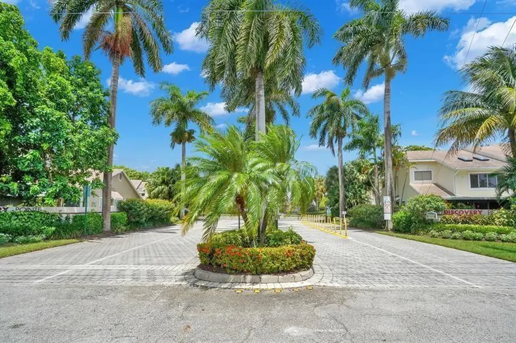 1975 Discovery Circle Deerfield Beach FL 33442