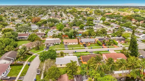 311 SW 79th Terrace North Lauderdale FL 33068