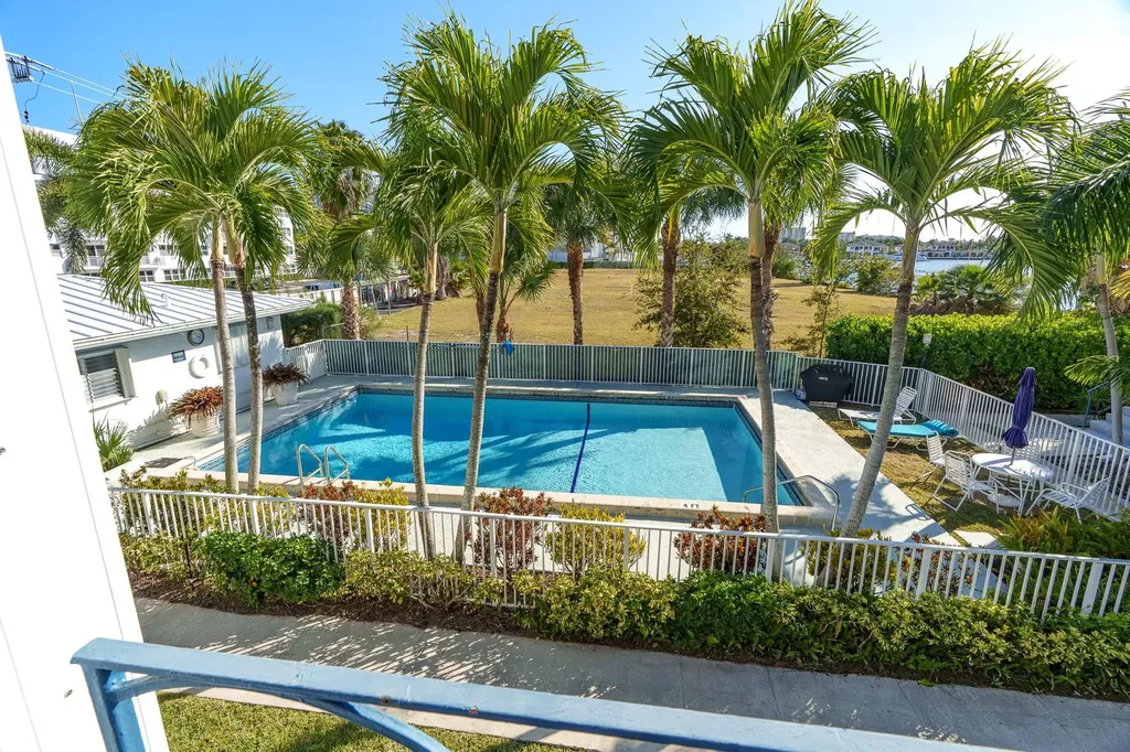 561 Bayshore Drive Fort Lauderdale FL 33304