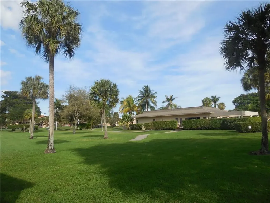 195 Deer Creek Boulevard Deerfield Beach FL 33442