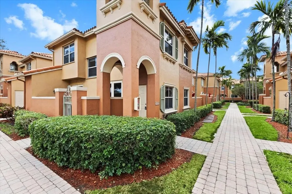 4903 Schooner Drive Fort Lauderdale FL 33312