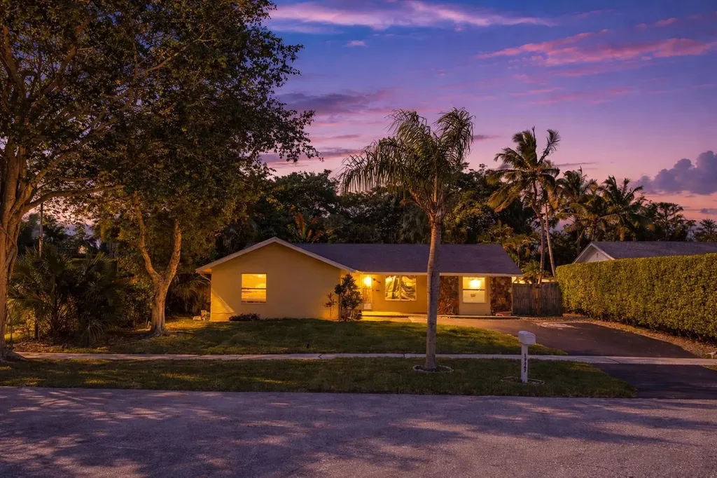 19667 Delaware Circle Boca Raton FL 33434