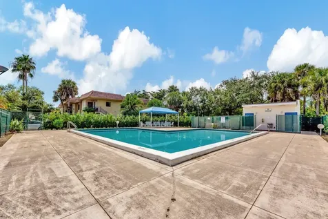 334 Lakeview Drive Weston FL 33326