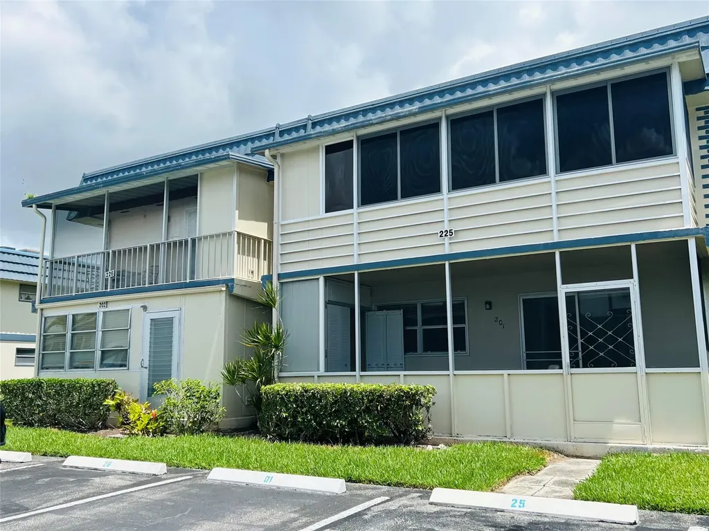 226 Brittany E Delray Beach FL 33446