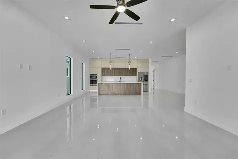 1113 NE 16th Street Fort Lauderdale FL 33304