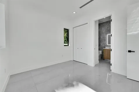 1113 NE 16th Street Fort Lauderdale FL 33304