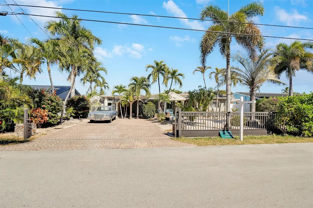 2401 SE 12th Street Pompano Beach FL 33062