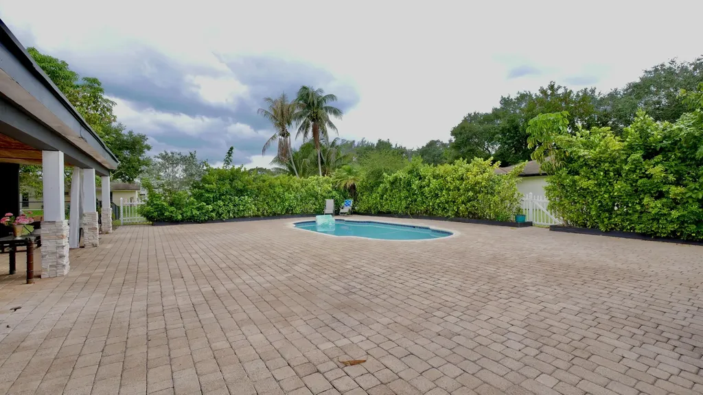 5191 SW 109th Avenue Davie FL 33328