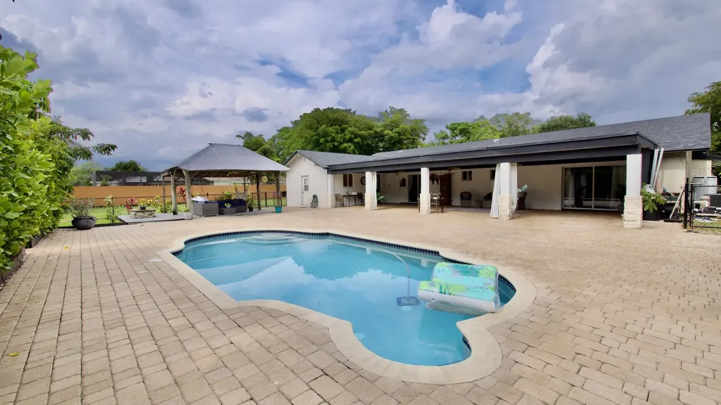 5191 SW 109th Avenue Davie FL 33328