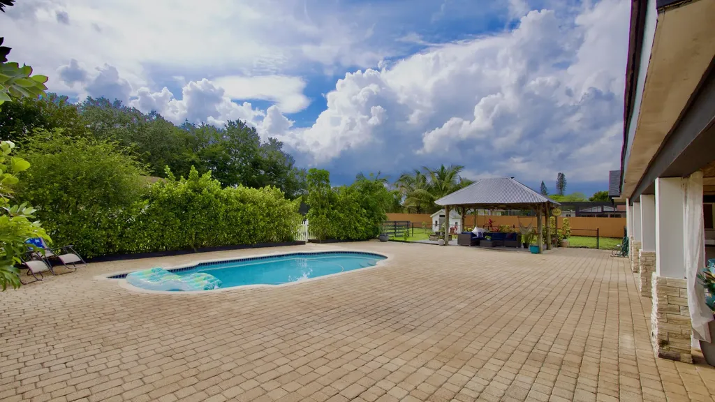 5191 SW 109th Avenue Davie FL 33328