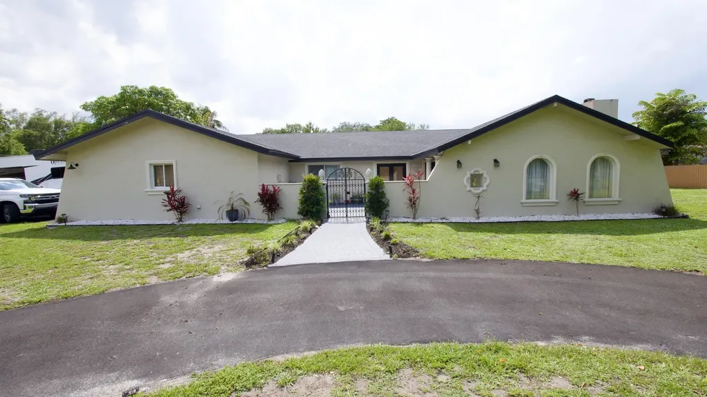 5191 SW 109th Avenue Davie FL 33328