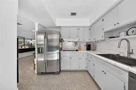 2701 NE 10th Terrace Wilton Manors FL 33334