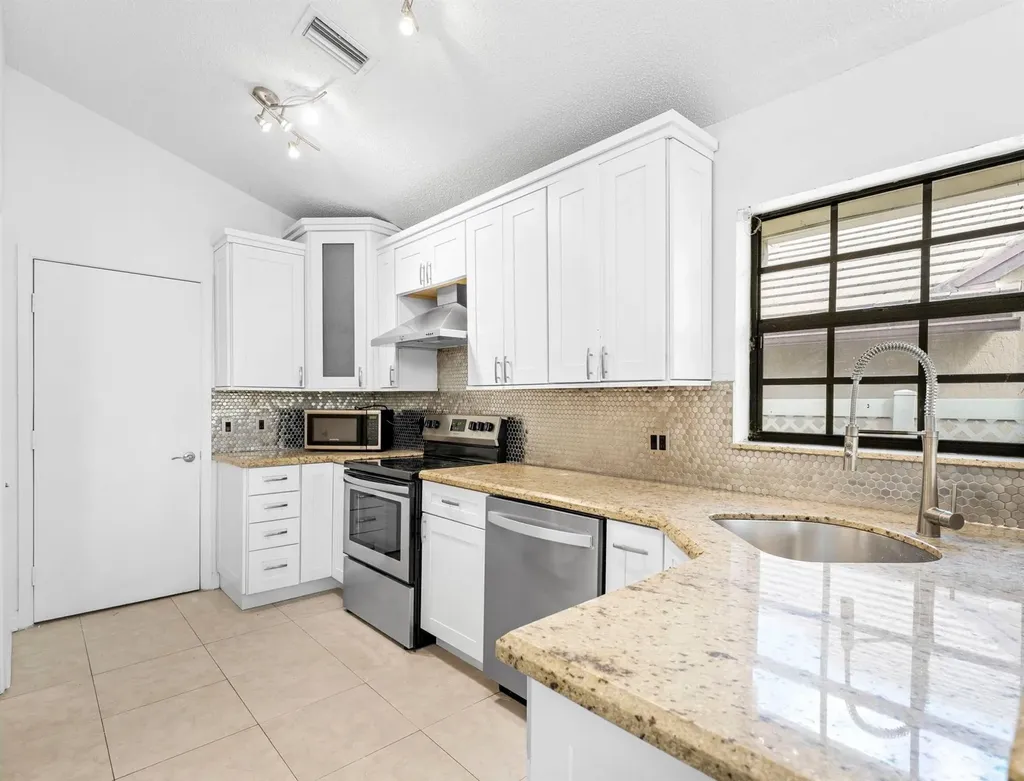 Boynton Beach FL 33472