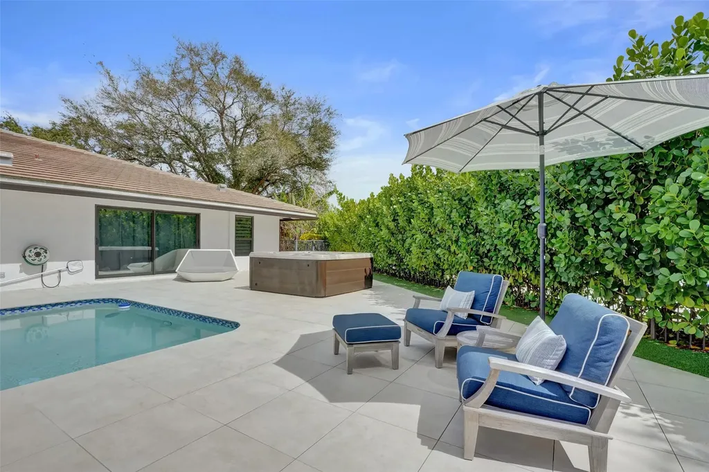 614 Lakewoode Circle W Delray Beach FL 33445