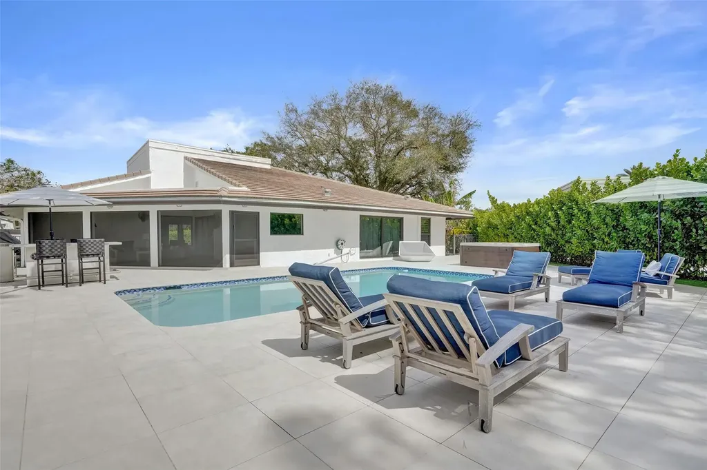 614 Lakewoode Circle W Delray Beach FL 33445