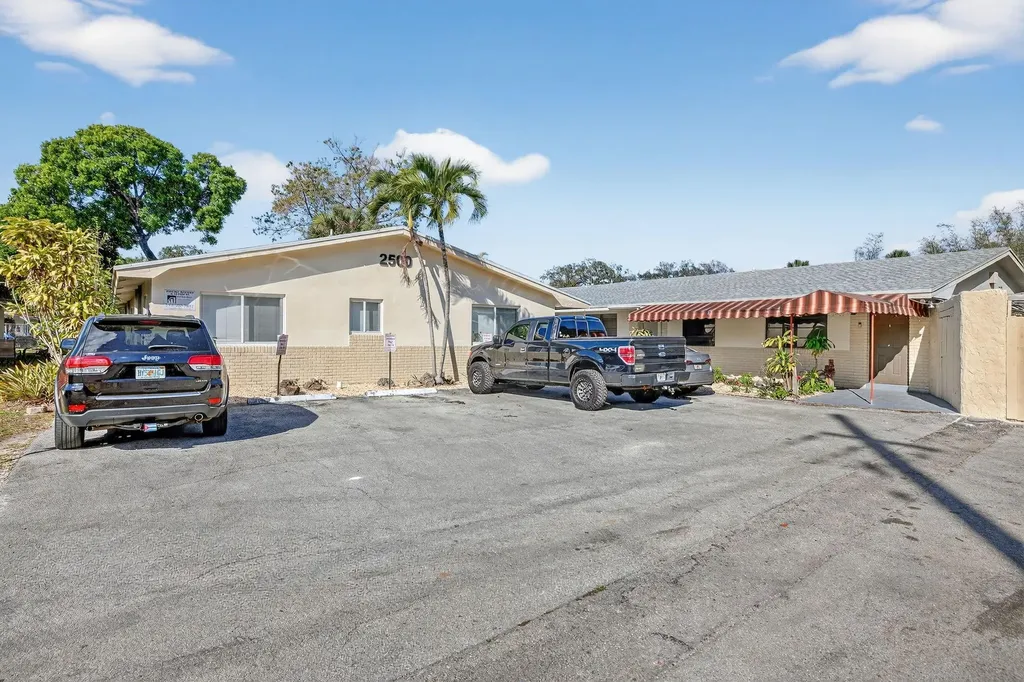 2500 SW 18th Terrace Fort Lauderdale FL 33315