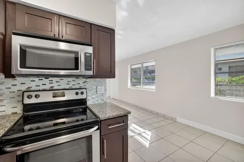 2500 SW 18th Terrace Fort Lauderdale FL 33315