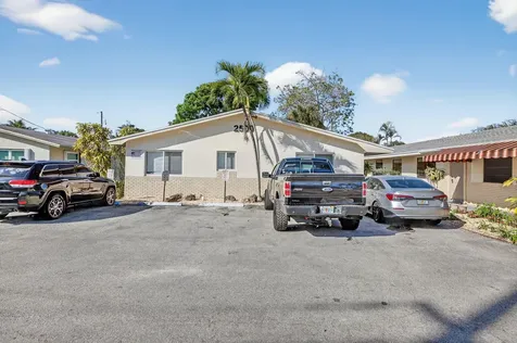 2500 SW 18th Terrace Fort Lauderdale FL 33315