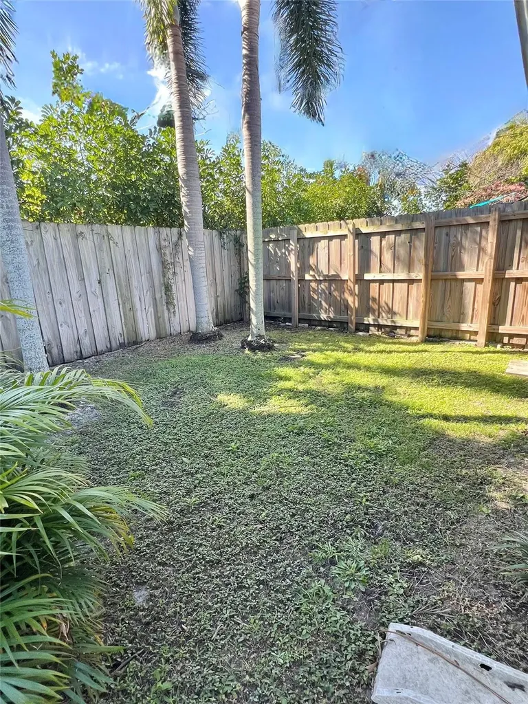 1610-1612 NE 56th Street Fort Lauderdale FL 33334