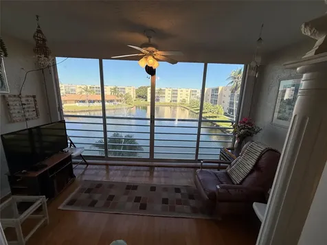425 SE 11th Terrace Dania Beach FL 33004