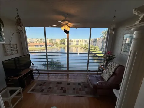 425 SE 11th Terrace Dania Beach FL 33004