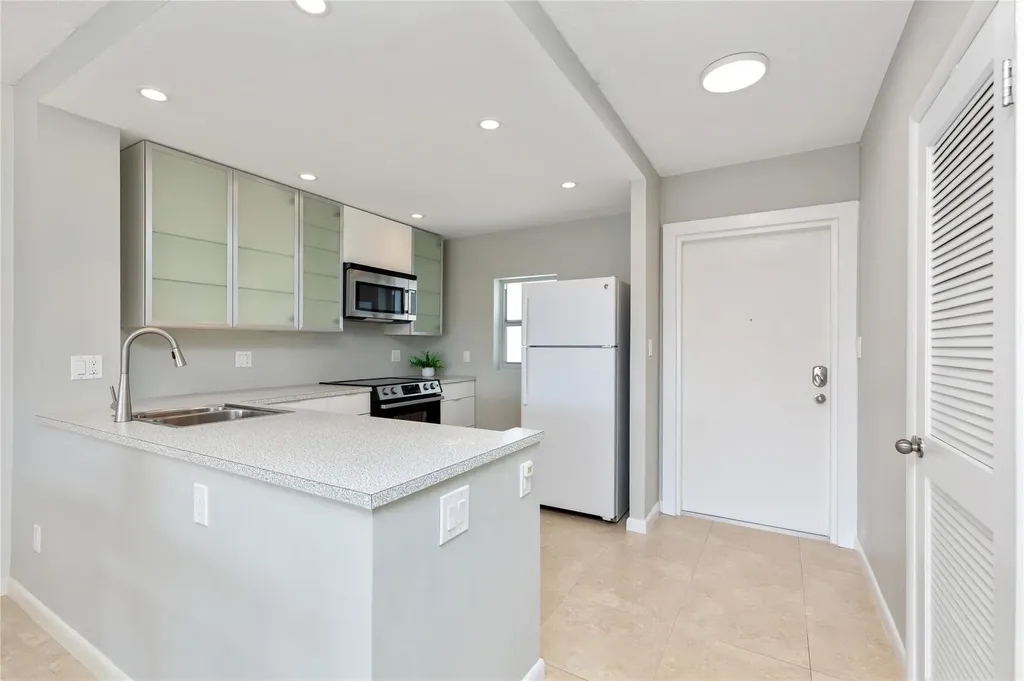 390 N Federal Highway Deerfield Beach FL 33441
