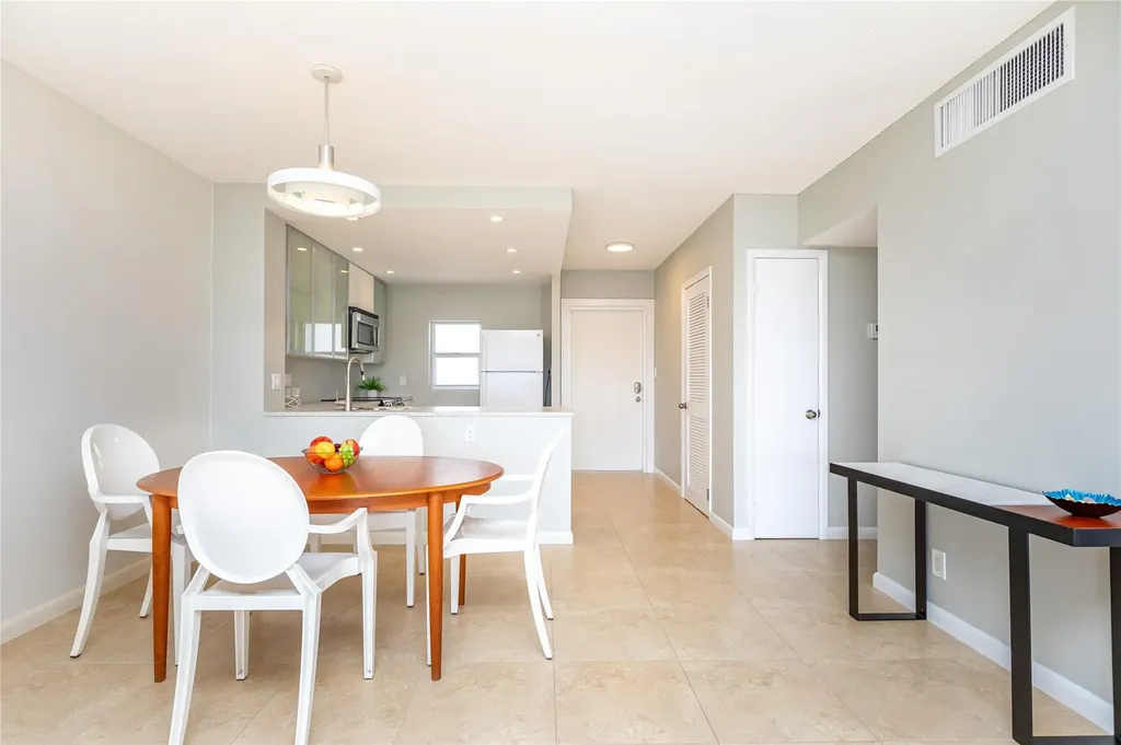 390 N Federal Highway Deerfield Beach FL 33441