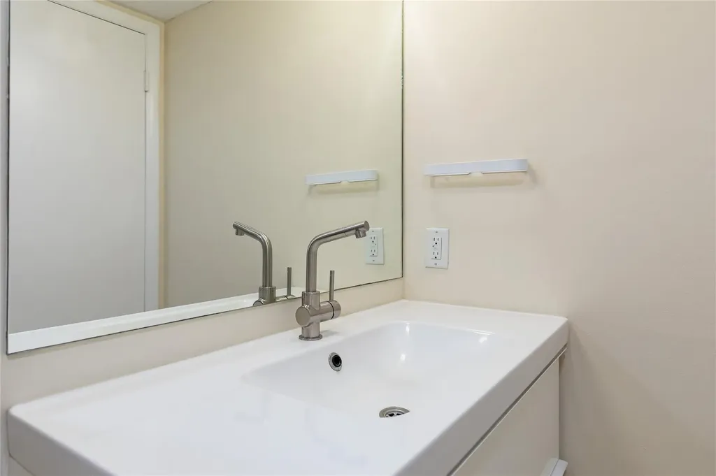 390 N Federal Highway Deerfield Beach FL 33441