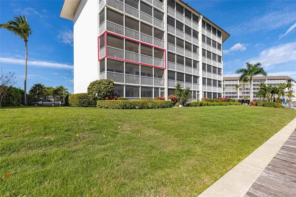 390 N Federal Highway Deerfield Beach FL 33441