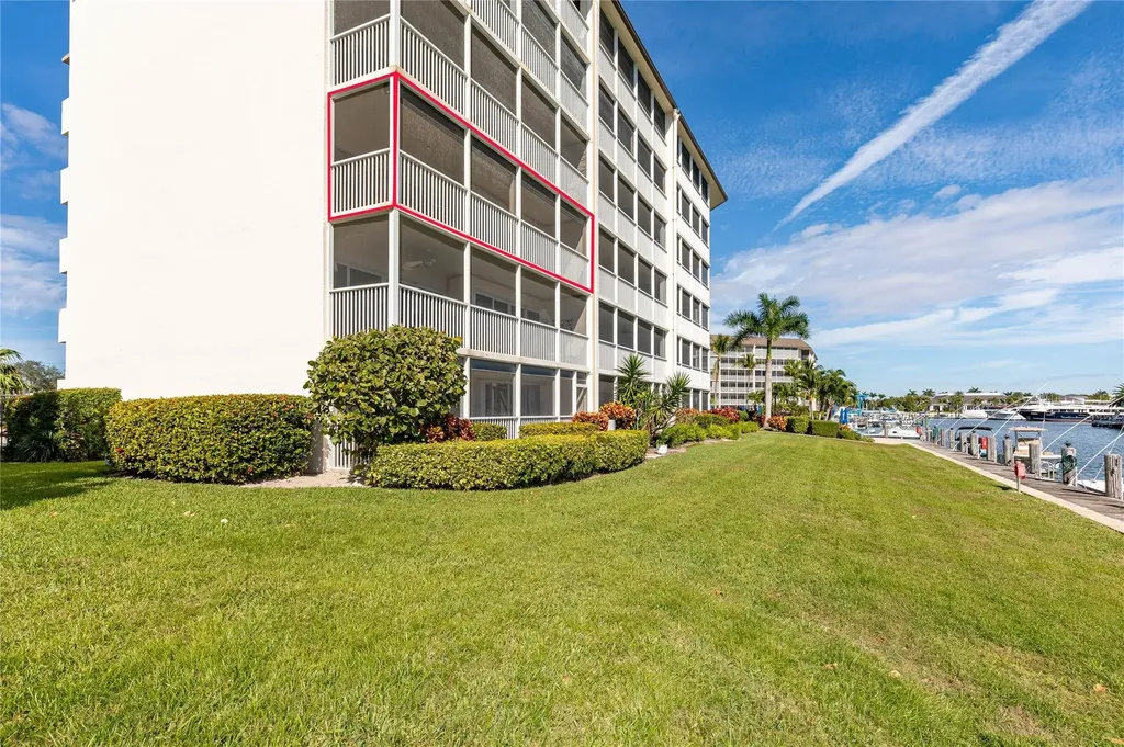 390 N Federal Highway Deerfield Beach FL 33441