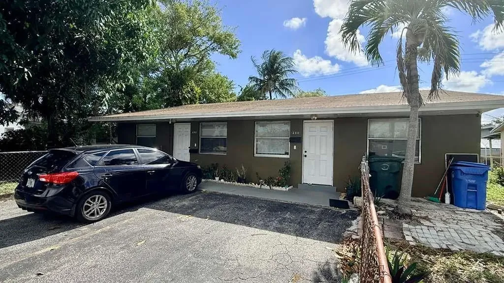 280 NE 40th Court Oakland Park FL 33334