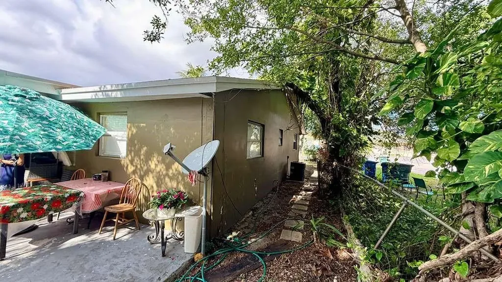 280 NE 40th Court Oakland Park FL 33334