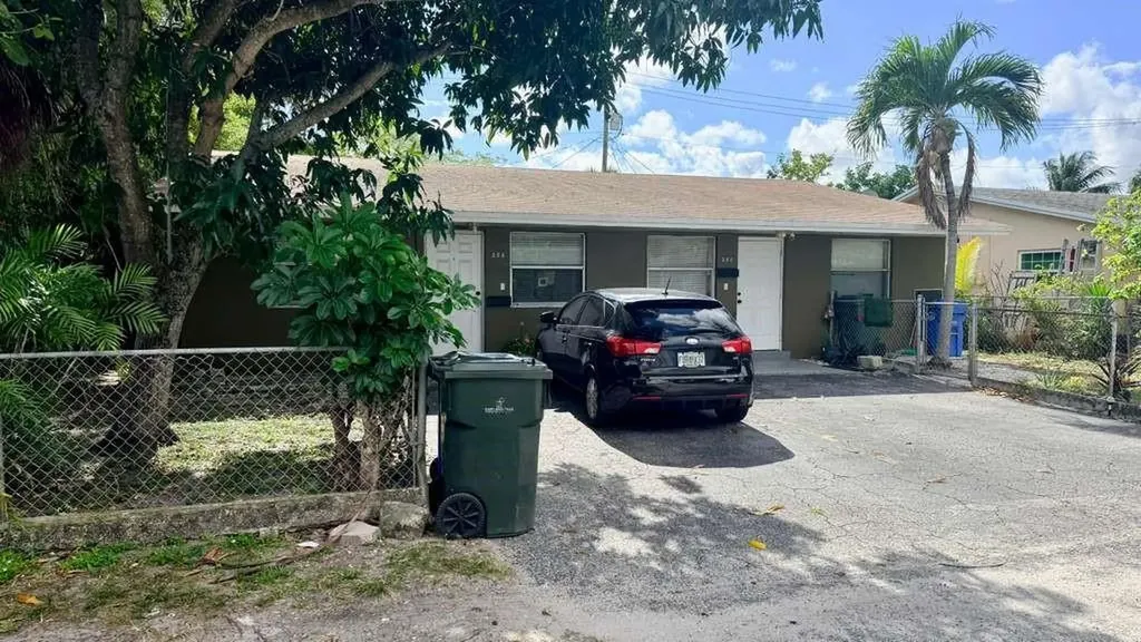 280 NE 40th Court Oakland Park FL 33334