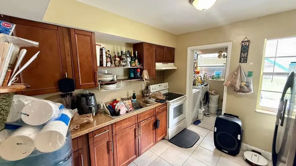 280 NE 40th Court Oakland Park FL 33334